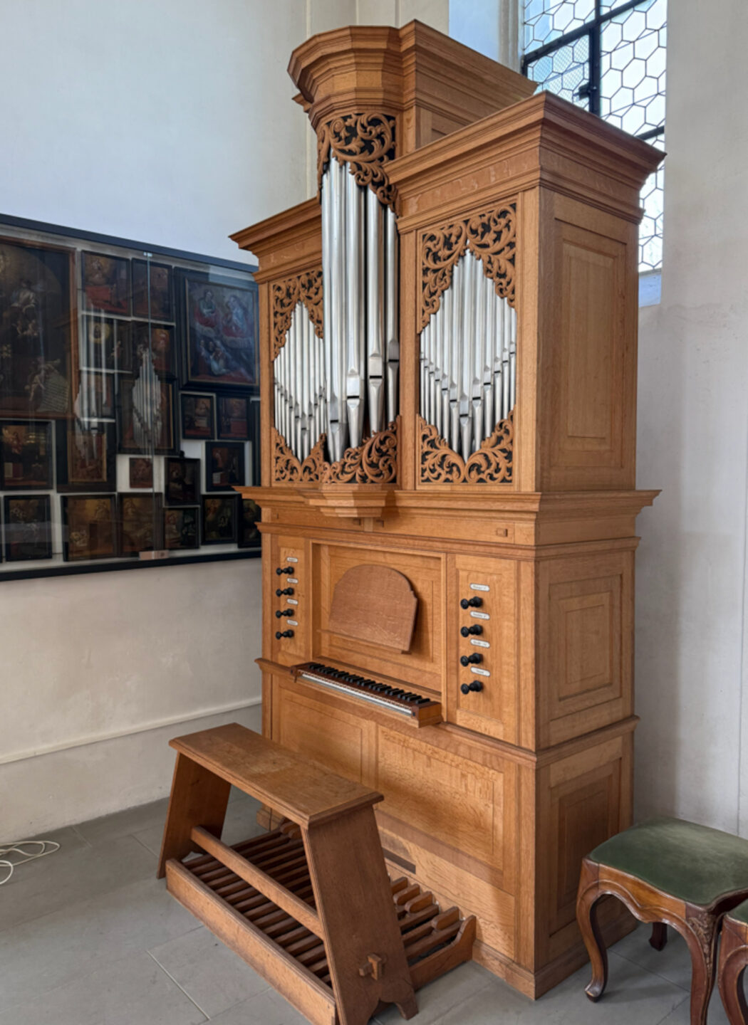 Die von Schimmel befallene Edskes-Orgel in der St. Verena-Kapelle wurde restauriert und umplatziert.