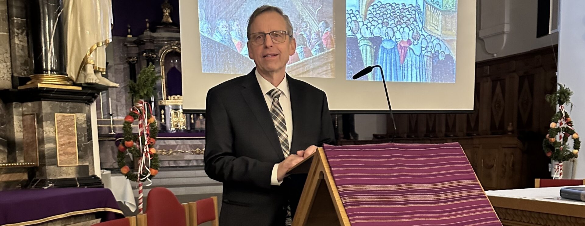 Der Kirchenhistoriker Markus Ries in der Stadtkirche Baden