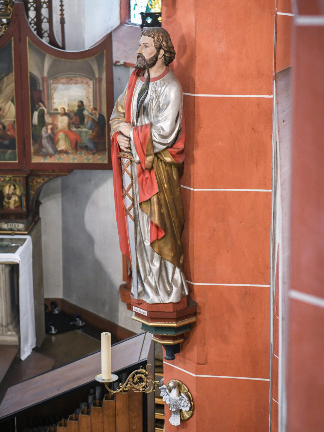 Eisheiliger: Figur des heiligen Bonifatius in der Kirche Sankt Pankratius und Bonifatius am 30. September 2020 in Bingen.