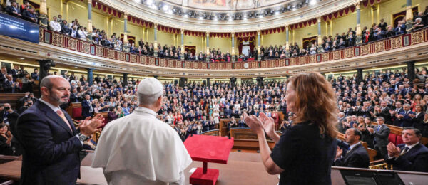 Papst Leo XIV. bei einer Begegnung mit Abgeordneten des spanischen Parlaments | Vatican Media/Romano Siciliani/KNA