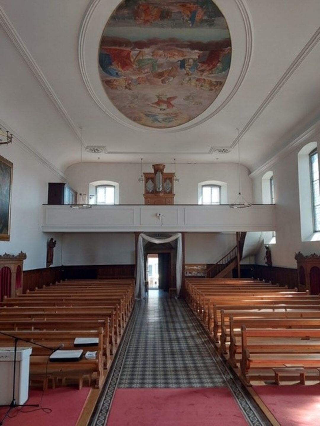 Neuer Standort der restaurierten Orgel in der Zuger Kapuzinerkirche