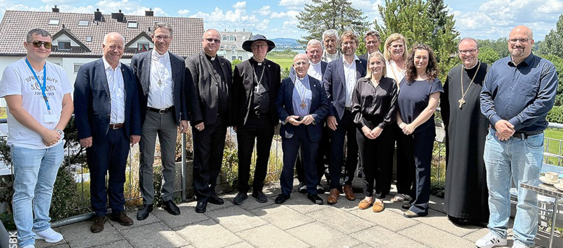 Die Schweizer Bischofskonferenz bei ihrem Besuch im Flüchtlings-Durchgangszentrum in Nuolen/SZ