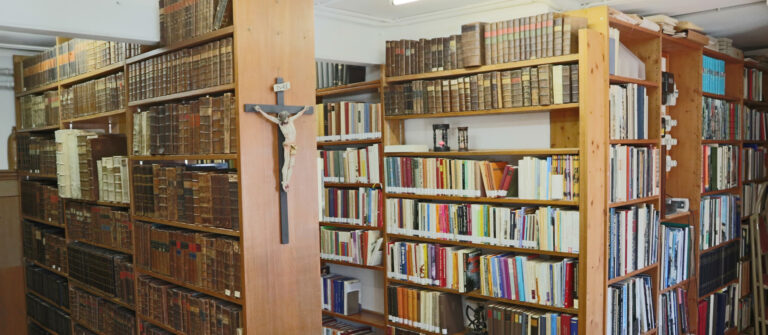 Bibliothek der Benediktinerinnenabtei St. Gallenberg in Glattburg bei Oberbüren SG | Albert Holenstein