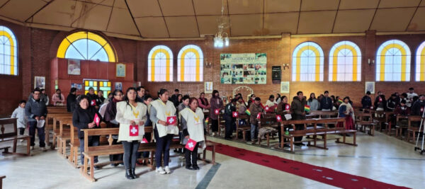 Gläubige der Pfarrei Sagrada Familia de Belem feiern in ihrer Kirche einen Gottesdienst anlässlich des 30-Jahr-Jubiläums der Partnerschaft mit der Pfarrei Bruder Klaus in Oberwil. | zVg
