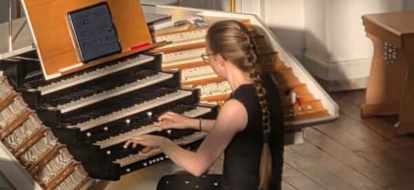 Anna Lapwood an der Orgel | Instagram/Anna Lapwood