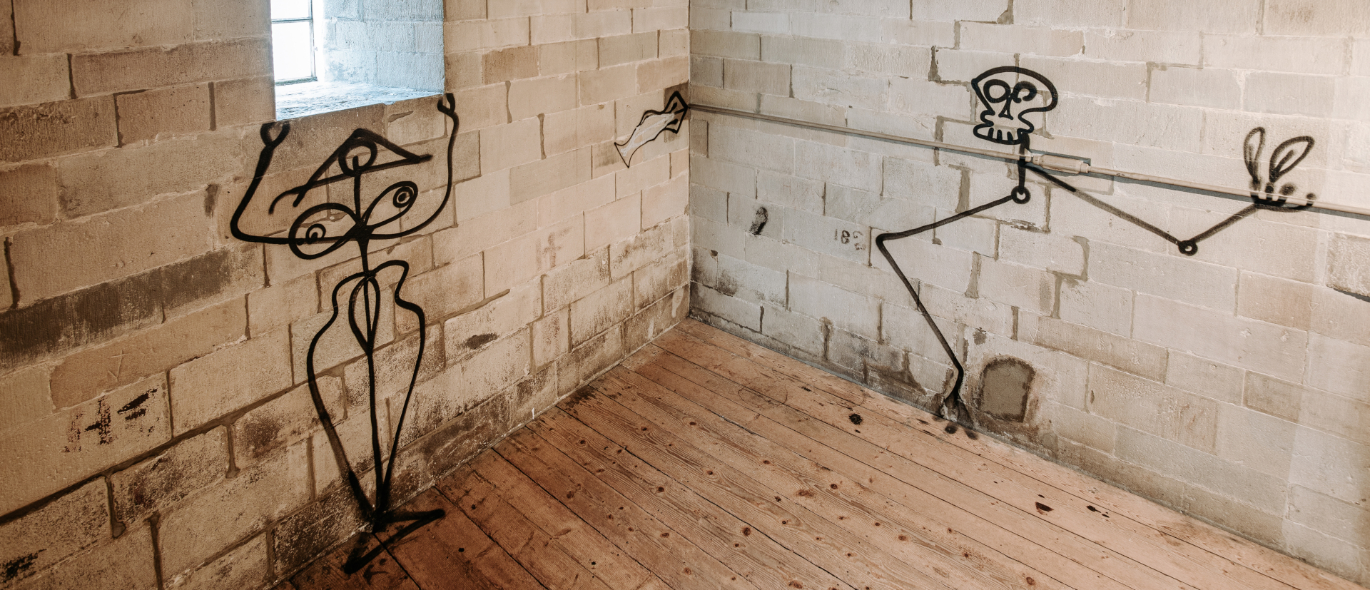 Totentanz von Harald Naegeli in einem der Zürcher Grossmünstertürme