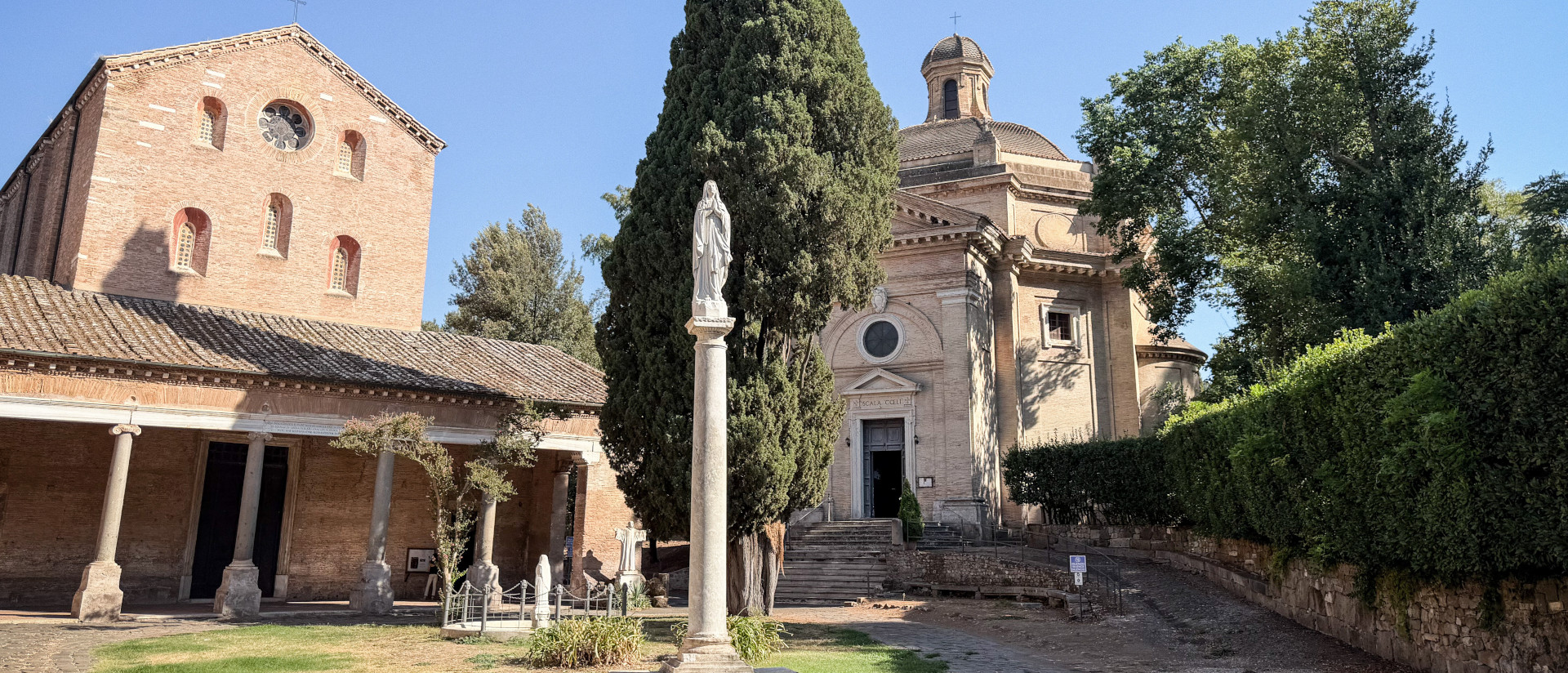 Kirchen im Innenhof der Trappistenabtei Tre Fontane am 3. September 2026 in Rom (Italien).